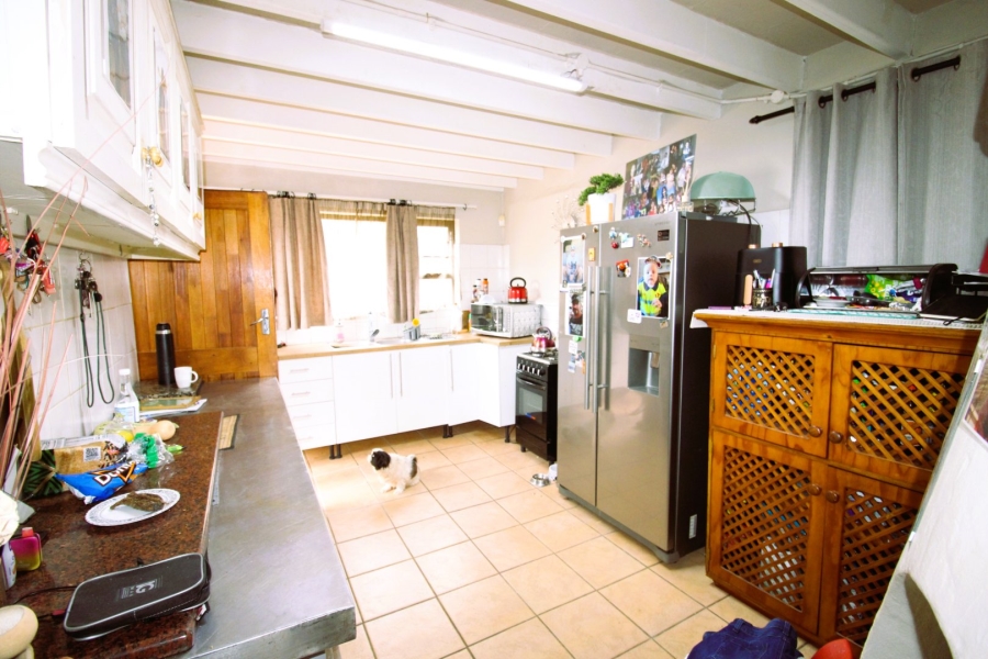 To Let 6 Bedroom Property for Rent in Gonubie Eastern Cape